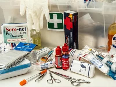 7 Things Your First Aid Kit Needs (And 5 It Doesn't)